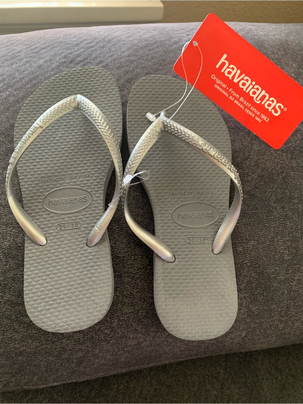 NWT Havaianas Slim Girls Steel
Gray/Silver Flip Flops - Size 13C/1Y